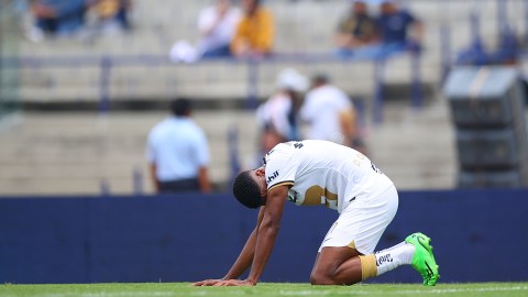 Diogo Oliveira lamenta la derrota de Pumas por goleada.