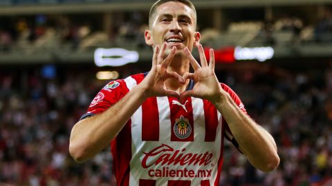 El playera '14' anotó su primer gol con las Chivas de Guadalajara.