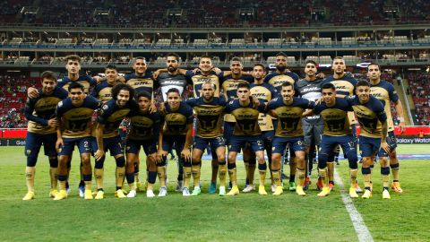 Los Pumas antes de su encuentro contra Chivas.