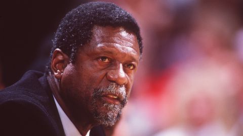 La NBA decide retirar el número de Bill Russell de todos los equipos de la liga.