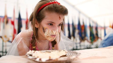 Llevó a su hija enferma al hospital por comer dulces, le diagnostican tumor cerebral