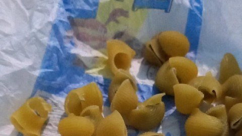 Marihuana escondida en fideos