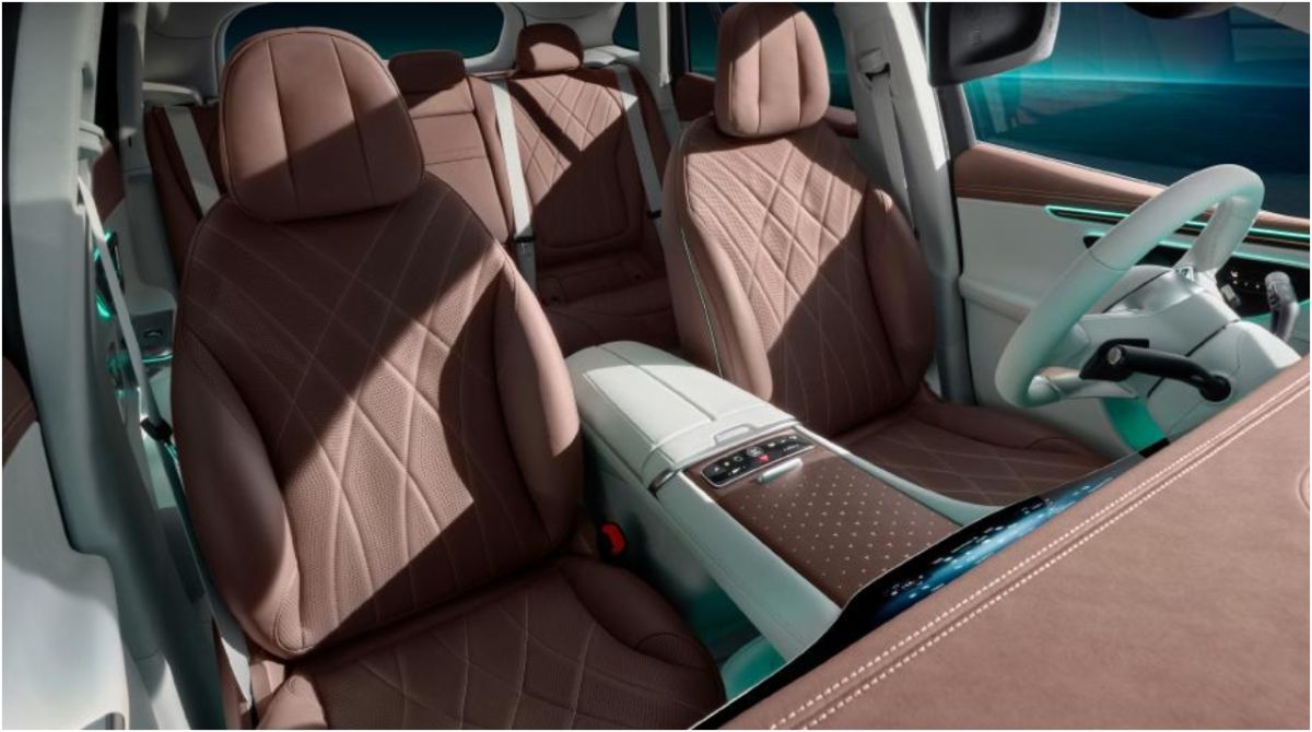 El fabricante alemán reveló de forma oficial el aspecto interno que llevará el Mercedes EQE