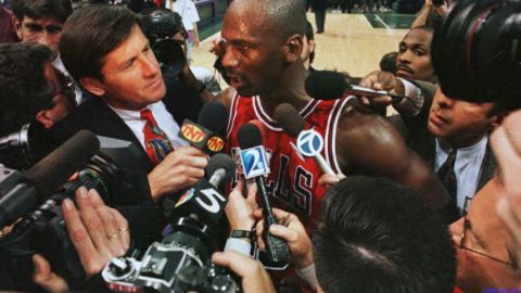 Michael Jordan obtuvo seis campeonatos de la NBA uniformado con los Bulls de Chicago.