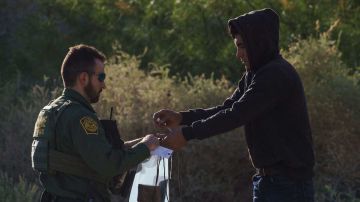 Controversial trato de los agentes de la patrulla fronteriza