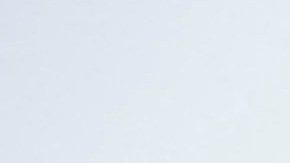 Momento en que una niña de 13 años se aferra a una atracción giratoria de feria antes de caer a su muerte al romperse un candado