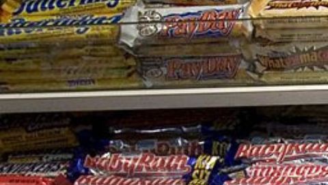 Mujer exhibe infidelidad de su expareja en el periódico Eres un sucio mentiroso