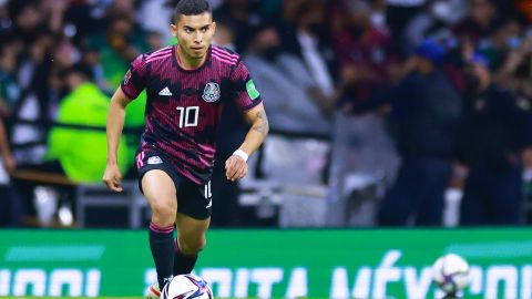 Orbelín Pineda vistiendo la camiseta de la selección mexicana.