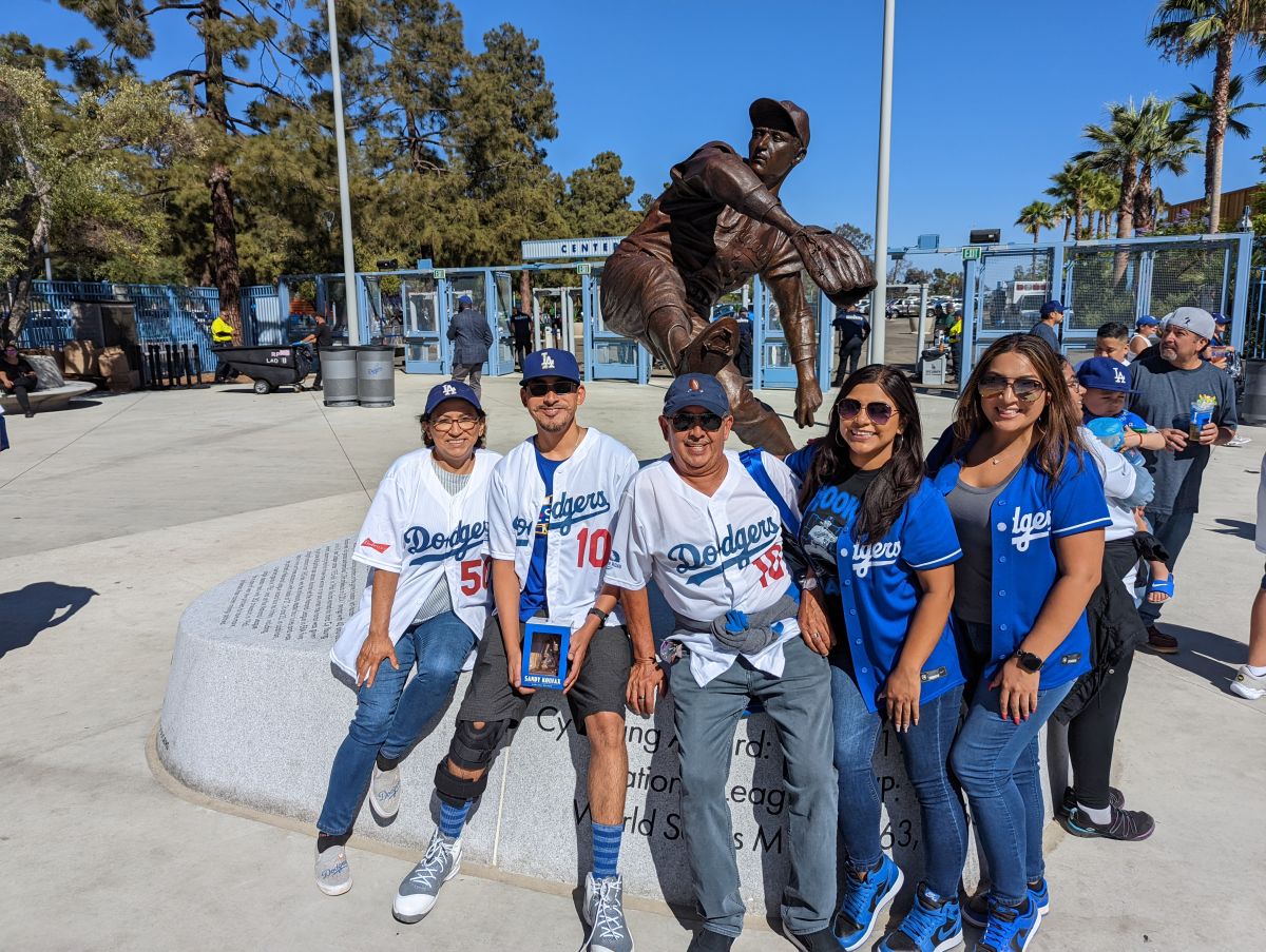 Locura total en LA por salvadoreños y fans de Los Dodgers