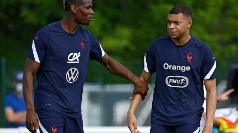 Pogba y Mbappé en un entrenamiento con la selección francesa.