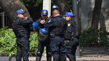 Video muestra el instante en que un vehículo arrolló a cuatro policías en la Ciudad de México