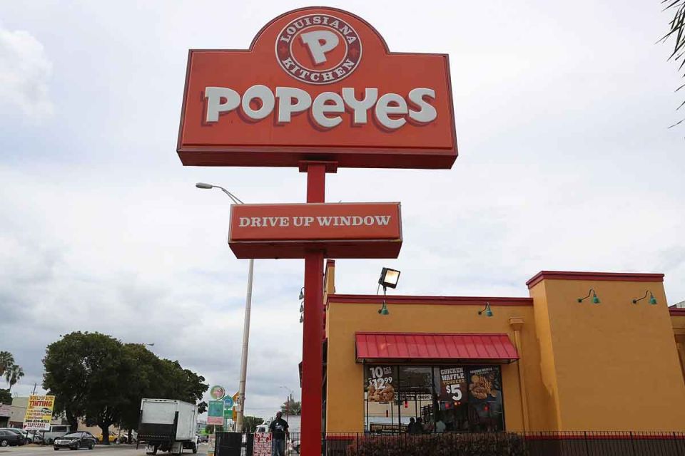 generosos-clientes-regalan-autom-vil-a-empleada-de-popeyes-la-opini-n