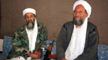 Zawahiri (d) fue el principal hombre de Osama Bin Laden. Después de la muerte de Bin Laden, asumió la dirección de al-Qaeda.