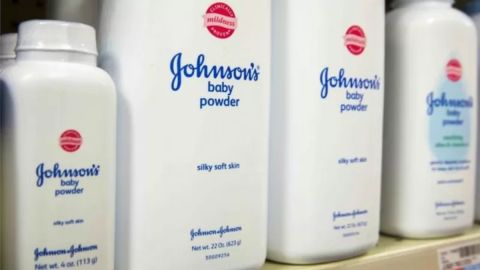 J&J enfrenta cerca de 38.000 demandas de mujeres que alegan que el producto contenía asbesto.