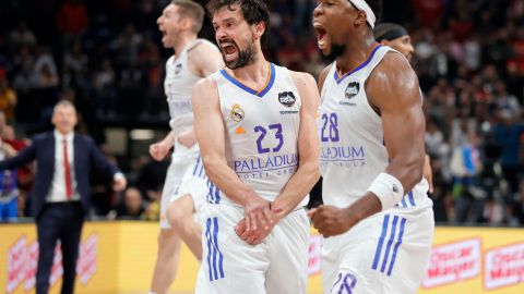 Parte del equipo de baloncesto del Real Madrid.