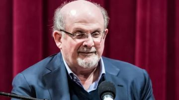 Salman Rushdie fue atacado el viernes.
