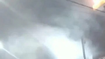 Sicarios incendian tienda