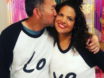 Sonia y Richard Kang, una pareja interracial, padres de cuatro hijos. (Cortesía Sonia Kang)