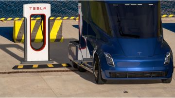 El camión eléctrico Tesla Semi cuenta con detalles exclusivos en un interior