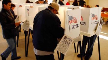 Los grupos políticos se disputan el voto hispano