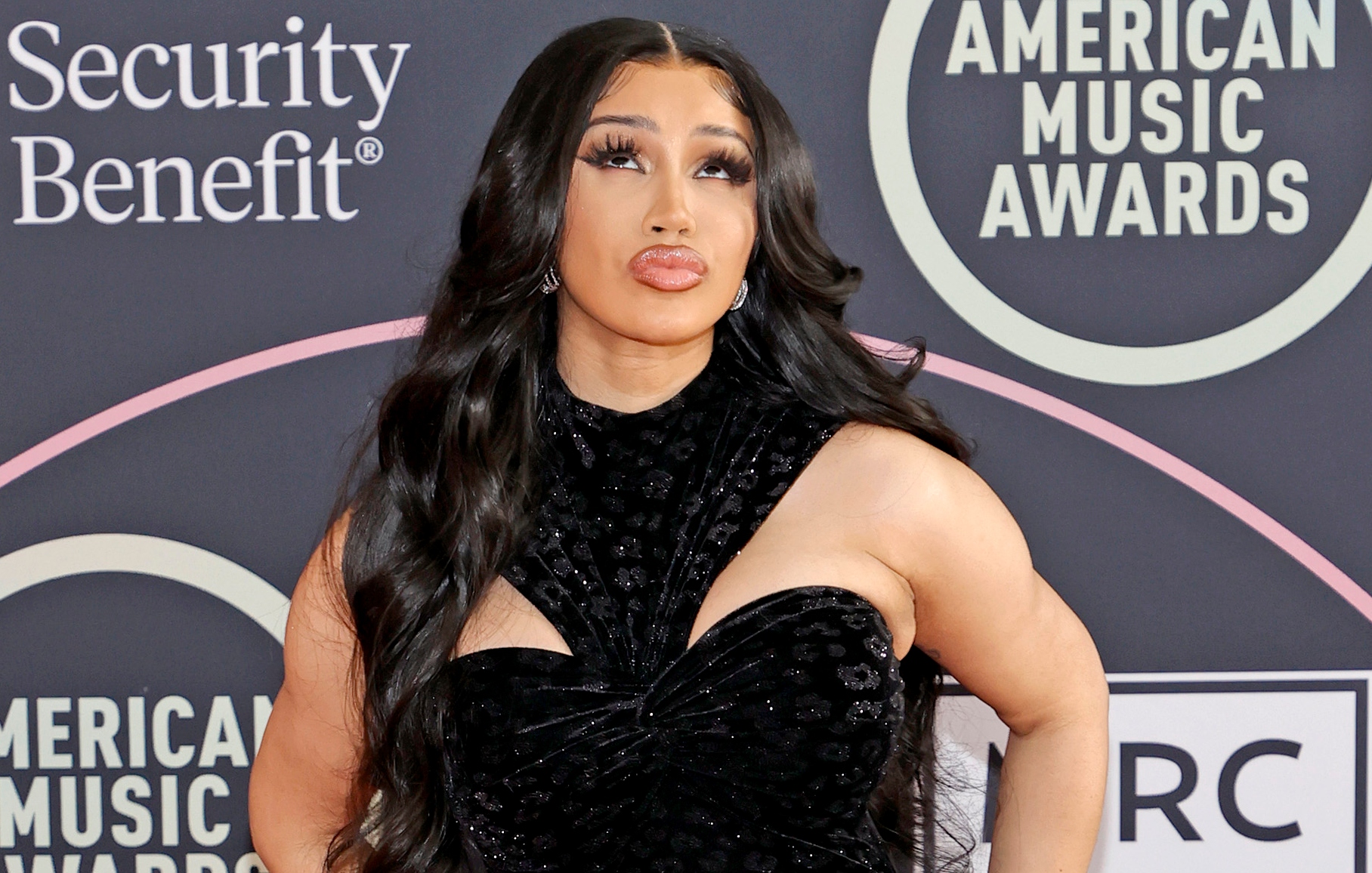 Cardi B Revela Que Lava Su Cabello Con Agua Para Hervir Cebollas - La ...