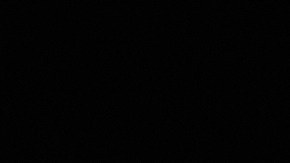 La pantalla de una computadora en la que se ve un formato digital de Equifax con una lupa en el centro.