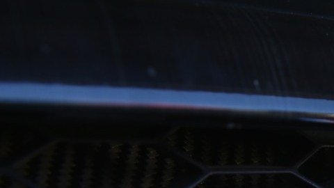Imagen de una parrilla de un vehículo con el logotipo de Ford.