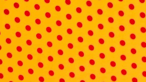 Imagen de una taza amarilla, un reloj amarillo y un plato con tres donas amarilla de mostaza.