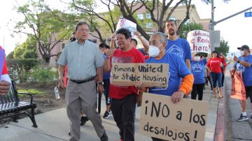 Residentes de Pomona celebran la aprobación dela medida. (Cortesía)