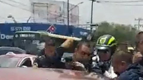 pelea campal de policías