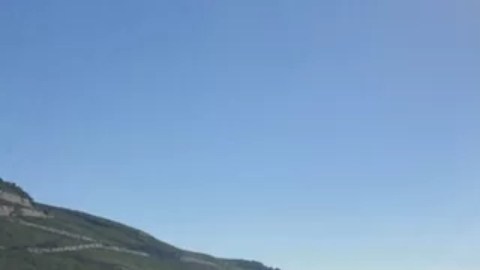 Un equipo de la BBC en la ribera seca de Rin, uno de los más importante de Europa.