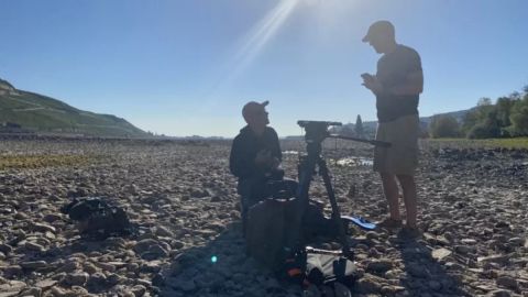 Un equipo de la BBC en la ribera seca de Rin, uno de los más importante de Europa.