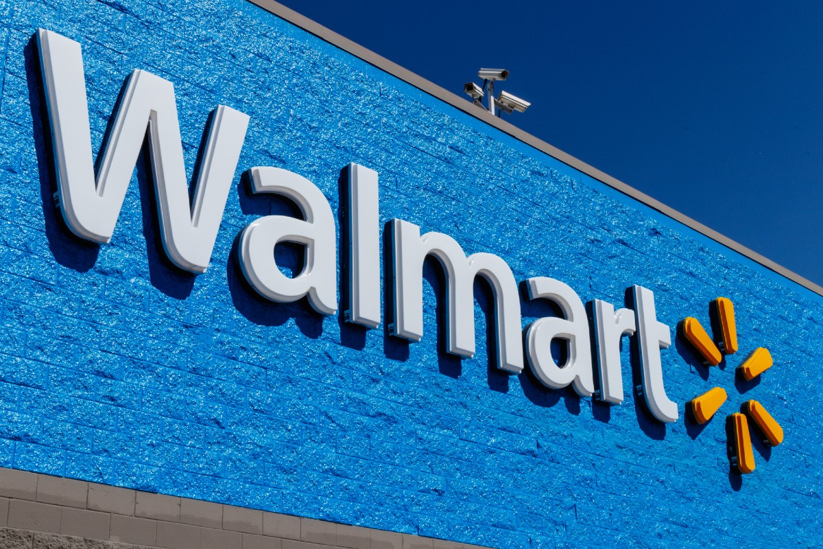 La inflación ha alejado a los compradores de las tiendas minoristas; sin embargo, la estrategia de descuentos de Walmart le ha dado un respiro en medio de la escalada de precios