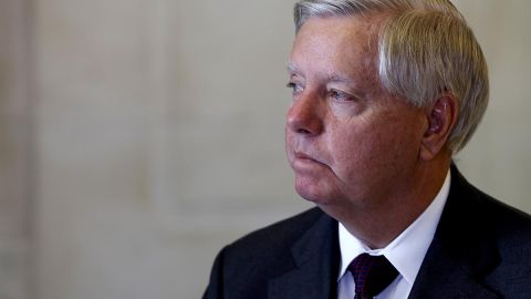 Lindsey Graham ha recibido críticas por su proyecto de ley, hasta de los mismos republicanos.