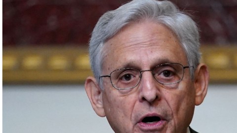 El fiscal general Merrick Garland y el director del FBI, Christopher Wray son solicitados por los republicanos para comparecer.
