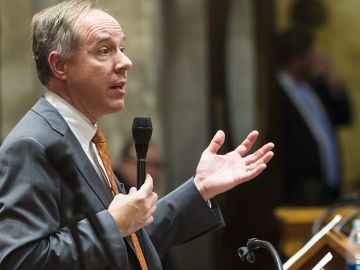 Robin Vos sabe que lo cuestionarán con respecto a una plática que tuvo con el expresidente Trump después de las votaciones.