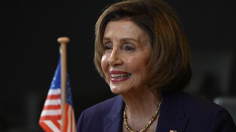 Nancy Pelosi le dice a los periodistas que "menosprecian mis instintos".