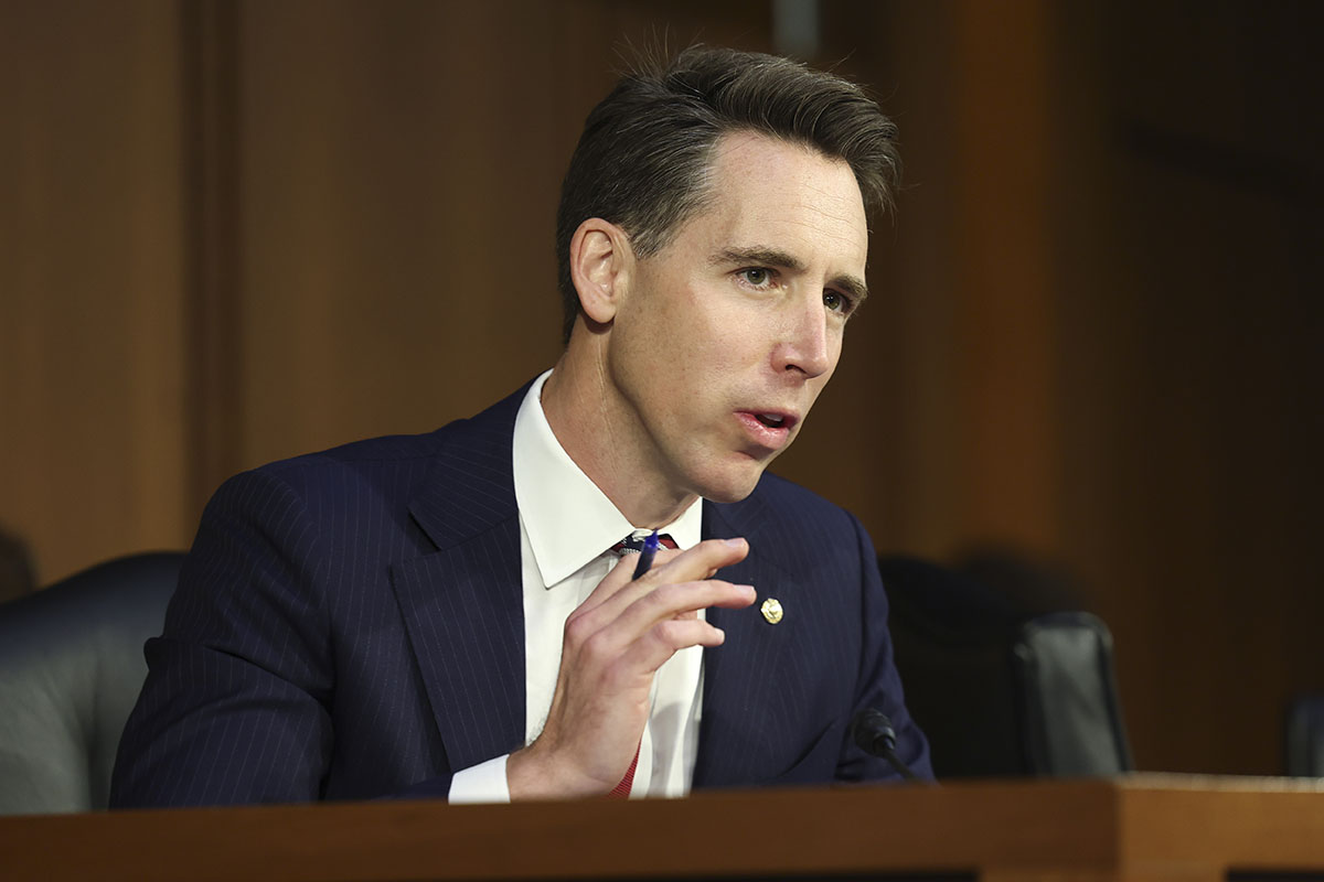 Senator Hawley introduced bill for states to deport immigrants