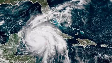 El huracán Ian, de categoría 3, toca Cuba y amenaza Florida