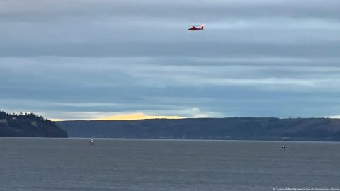 Un muerto y nueve desaparecidos al estrellarse un hidroavión en Seattle