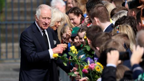 Carlos III hace su primera visita a Irlanda del Norte como rey