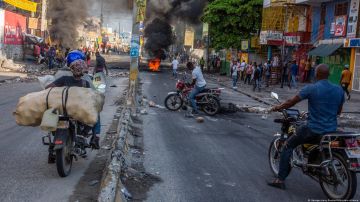 Manifestaciones y saqueos paralizan la capital de Haití