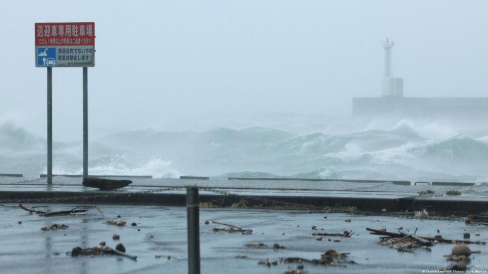 Typhoon Nanmadol paralyzes air and land traffic in Japan