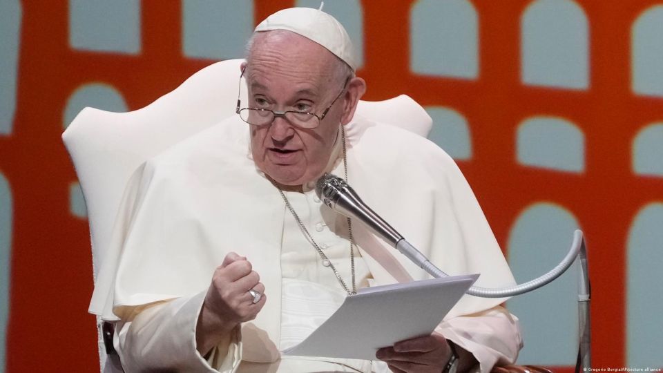 Pope Francis asks world leaders for “initiatives” to end the war in Ukraine