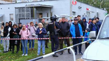 UE condena tiroteo en escuela rusa que dejó 17 muertos
