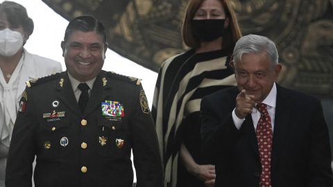 AMLO y el General Luis Cresencio Sandoval, Secretario de la Defensa, mantienen una excelente relación