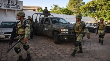 Al menos 10 muertos acribillados a balazos después de que una banda armada con rifles abriera fuego en billar de Guanajuato, México