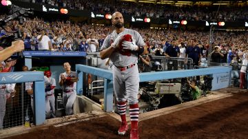 Albert Pujols luego de conectar su cuadrangular 700.