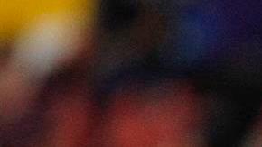 Christopher Trejo de Atlas disputa hoy el balón con Dani Alves