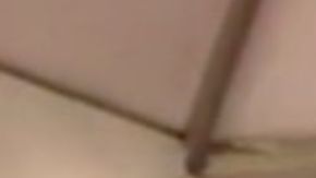 Mujer es contratada por error para cantar en la boda de su ex, lo humilla por infiel